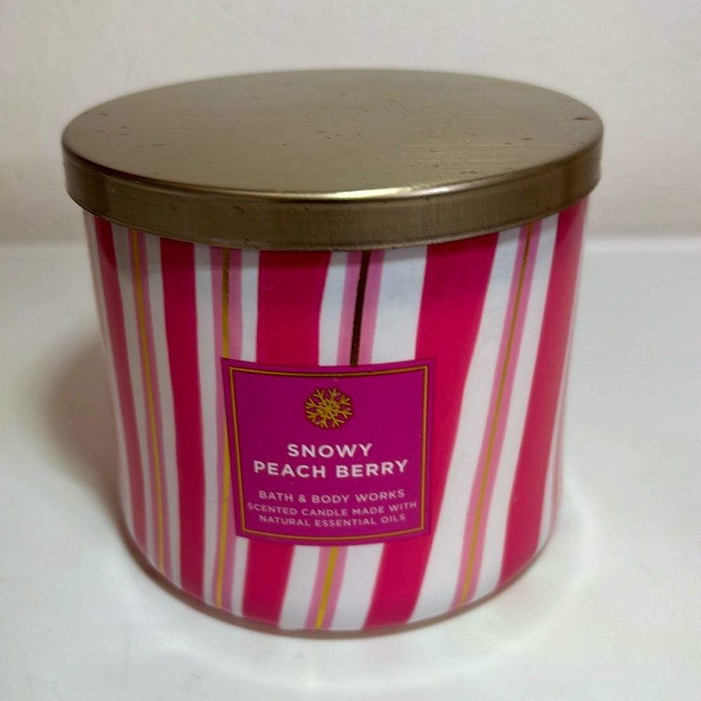 Snowy Peach Berry Candle by Bath and Body Works